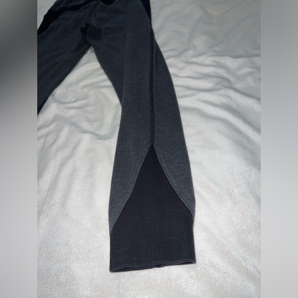 Lululemon Refine Crop / Size 4 - Picture 9 of 11